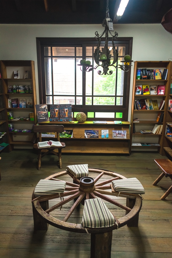 Interior da Livraria Miragem